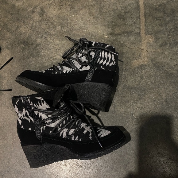 Pendleton Wedge Boots - Picture 6 of 6